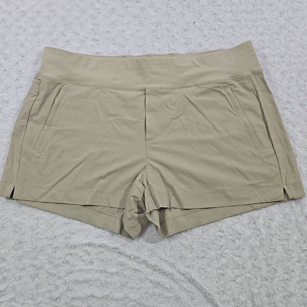 Athleta Trekkie North Hiking short women's size 22 Tan Khaki Travel Vacation